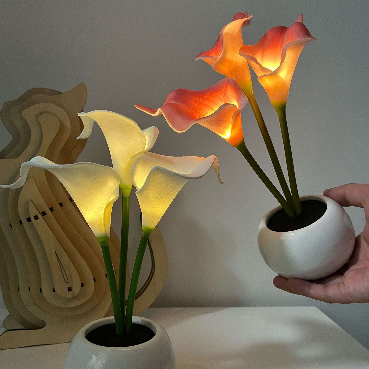 White Elegant Calla Lily LED Table Lamp - Lifelike Potted Flower Accent Light for Bedside Home Decor